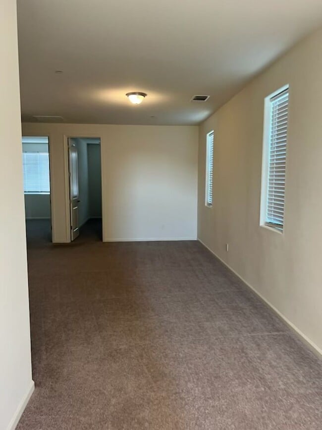 Foto del edificio - Spacious 3BR/2.5BA Home in Sacramento – $2...