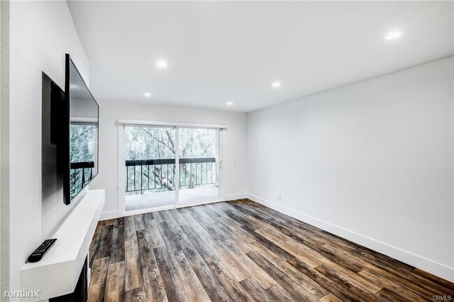 Foto del edificio - 2 br, 2 bath Condo - 3481 Stancrest Dr Uni...