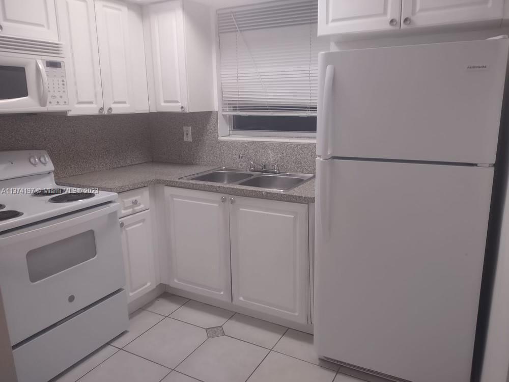 Primary Photo - 1370 NE 119th St