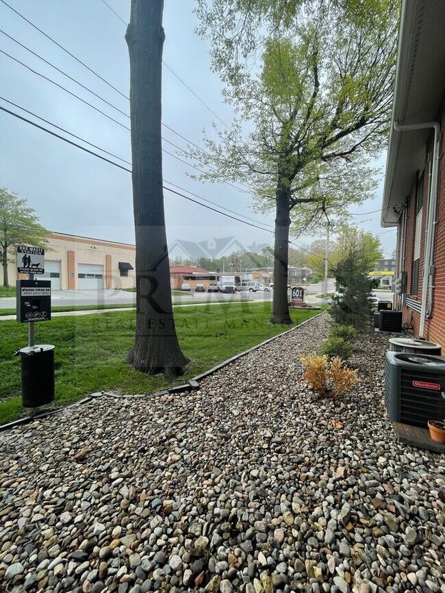 Foto del edificio - Updated 1 bed / 1 bath apartment - 60 West...