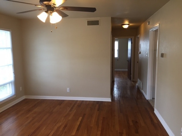 Building Photo - Huge Updated 4 Bedroom/2 Bath/2 Living Room House close to TTU - Available AUGUST