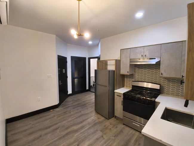 Building Photo - 11 Thomas St