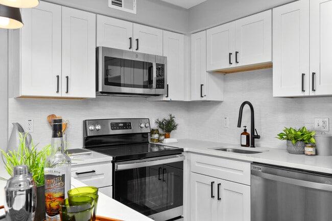 Building Photo - The Square on Delmar