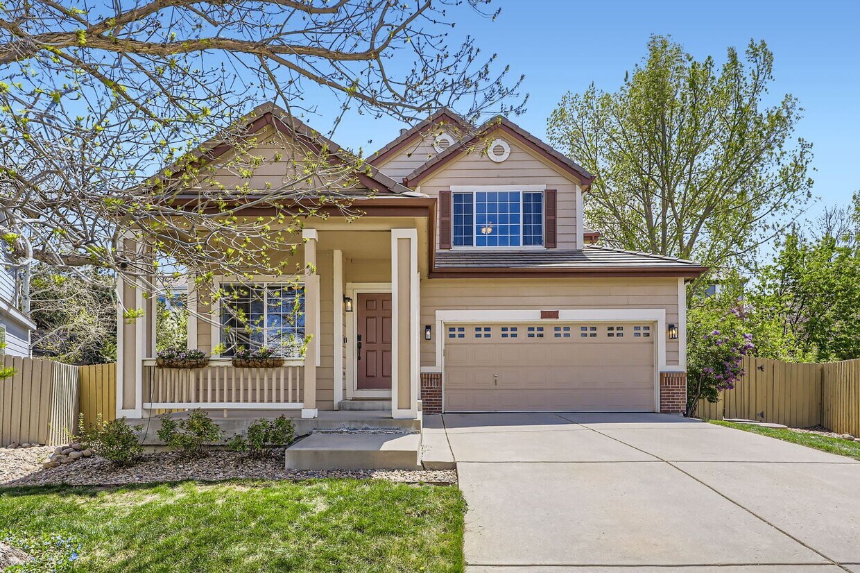 Foto principal - Walkability, Space, and Sunshine: 4Bd Home...