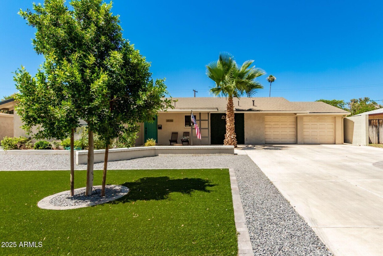 Primary Photo - 4030 E Catalina Dr