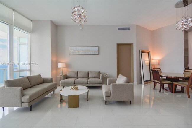 Foto del edificio - 15901 Collins Ave