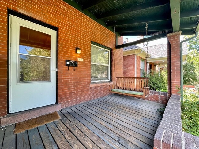 Building Photo - $0 DEPOSIT OPTION! CHARMING 2-STORY, 3 BED 2 BATH TOWNHOME IN WEST WASH PARK