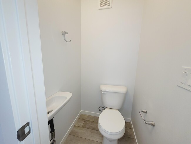 Photo du bâtiment - 1107 Cy Becker Rd NW