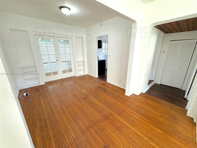 Building Photo - 2920 SW 57th Ct