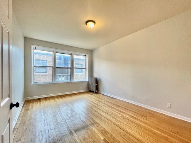 Building Photo - 5453 S Everett Ave