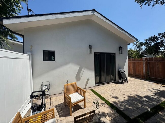 Foto del edificio - 22654 Miranda St