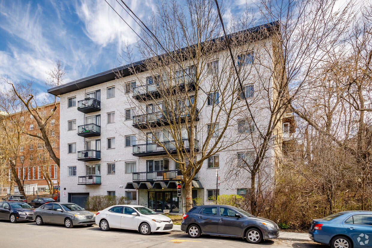 Building Photo - Place Decelles Apartments