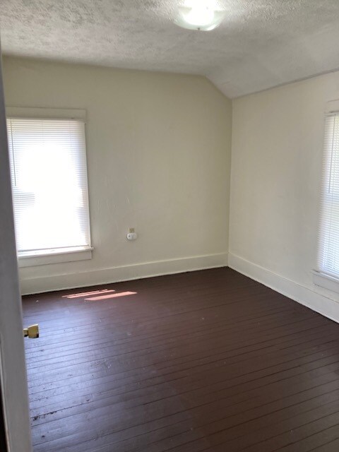 Foto principal - 335 Kingwood St
