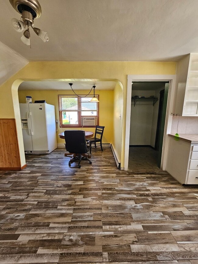 Building Photo - 2 BED | 1 BATH | HOME | CENTRALLY LOCATED ...