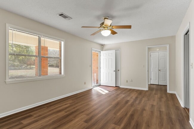 Foto del edificio - 2BR/1BA Duplex in Coker – Available Now