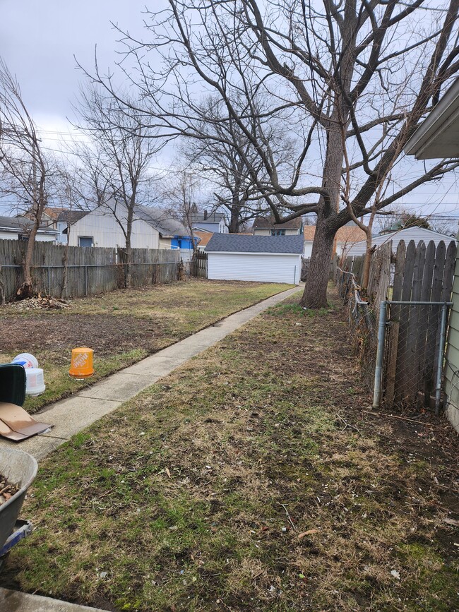 fenced in back yard - 858 Franklin St