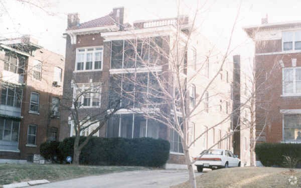 Primary Photo - 5142 Waterman Ave