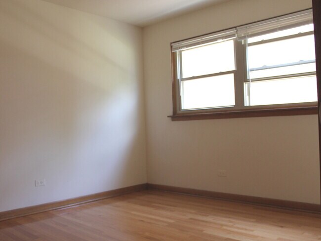 Foto del edificio - 10527 S Artesian Ave