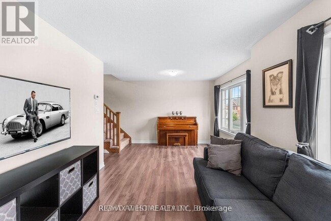 Building Photo - 18 Allium Rd