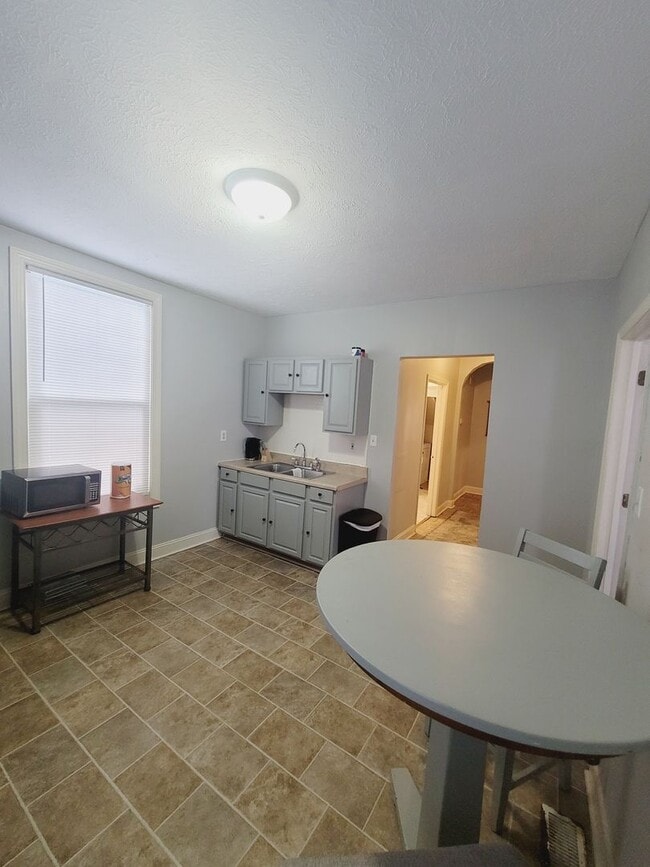 Building Photo - 1000 Taylor St