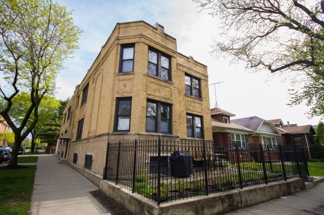 Foto principal - 5105 N Winchester Ave