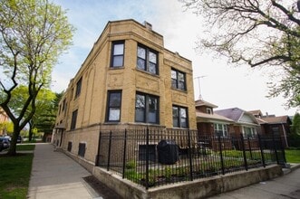 Building Photo - 5105 N Winchester Ave