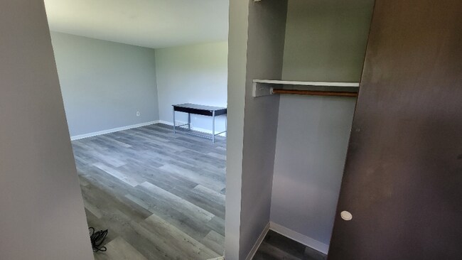 Building Photo - 250 Huth Rd