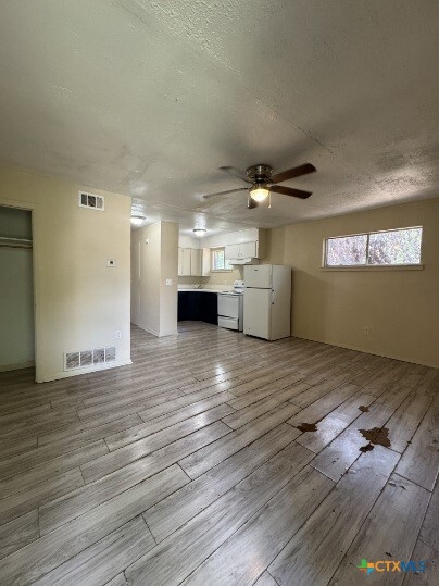 Building Photo - 414 E Dunn Ave