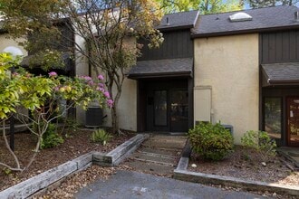Building Photo - 115 Beechnut St