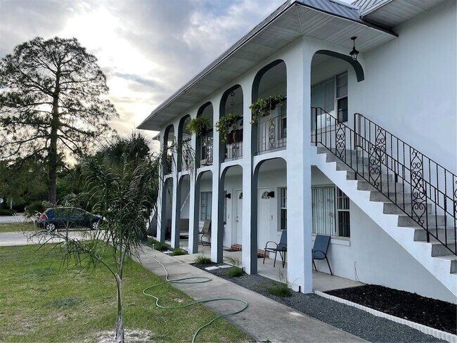 Foto del edificio - 102 Lullwater St