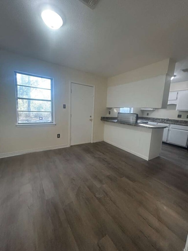 Building Photo - 1817 Victoria Dr