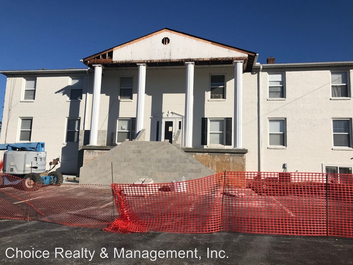 Building Photo - 237 E Winslow Rd