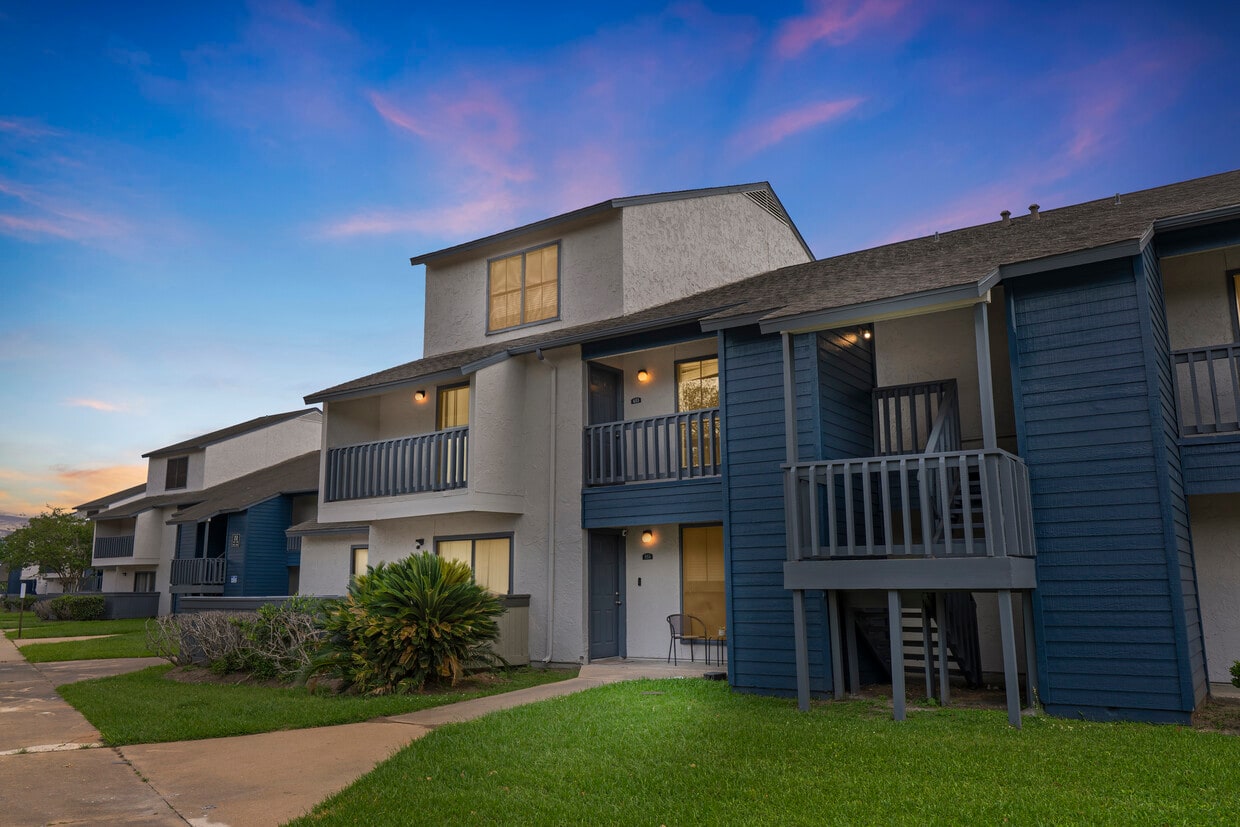 Primary Photo - Palm Village