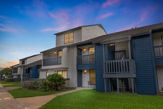 Building Photo - Palm Village