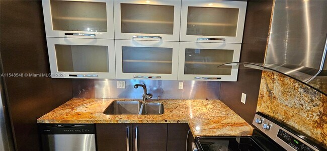 Foto del edificio - 4561 W McNab Rd