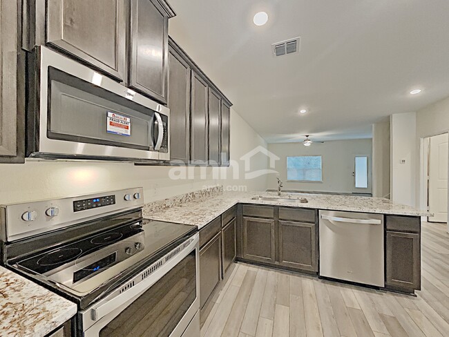 Building Photo - 7917 Cactus Plum Dr