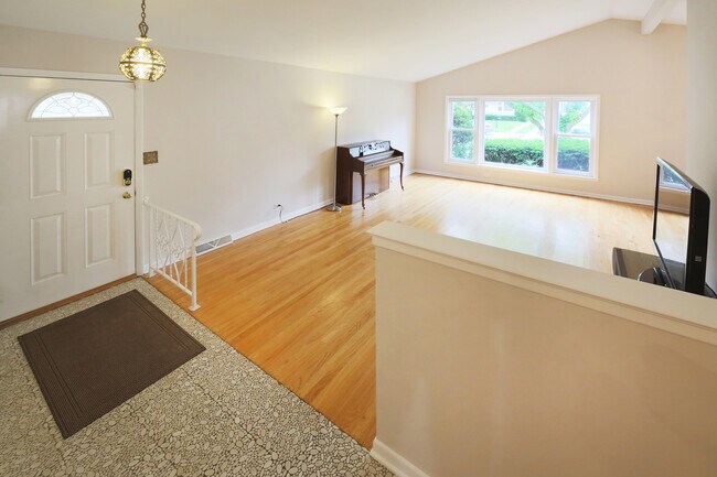 Foto del edificio - 711 Leamington Ave
