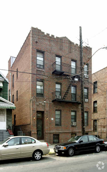 Primary Photo - 10418 116th St
