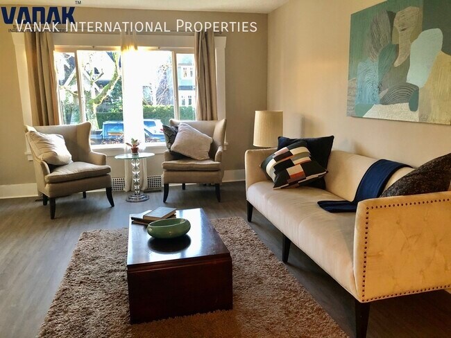 Photo du bâtiment - Spacious 3 Bedroom, 2 Bath Home in Prime K...