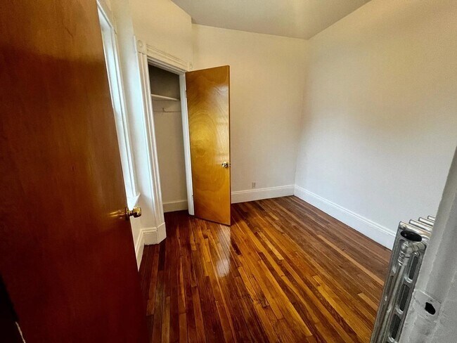 Building Photo - 58 Mozart St