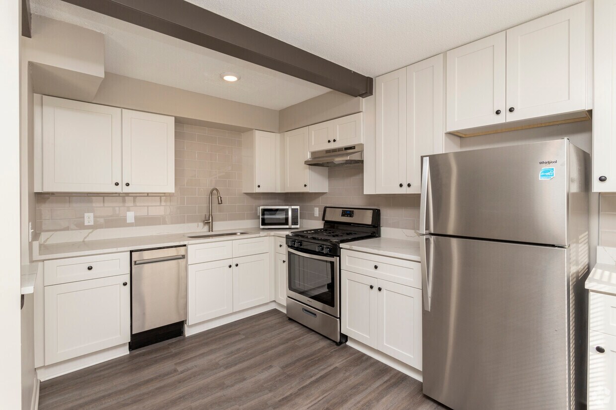 Pinehill Park Apartments 1307 Galvin Rd Bellevue, NE