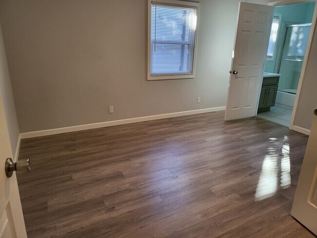 Foto del edificio - Fully Remodel the entire house with 3 bedr...