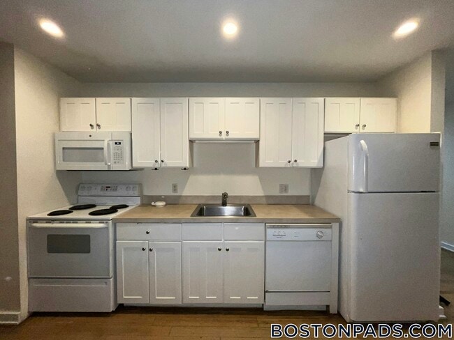 Building Photo - 40 Boylston St