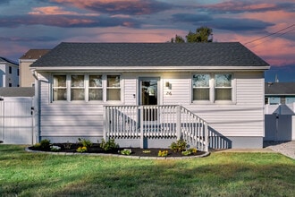 Building Photo - 216 Sunray Rd