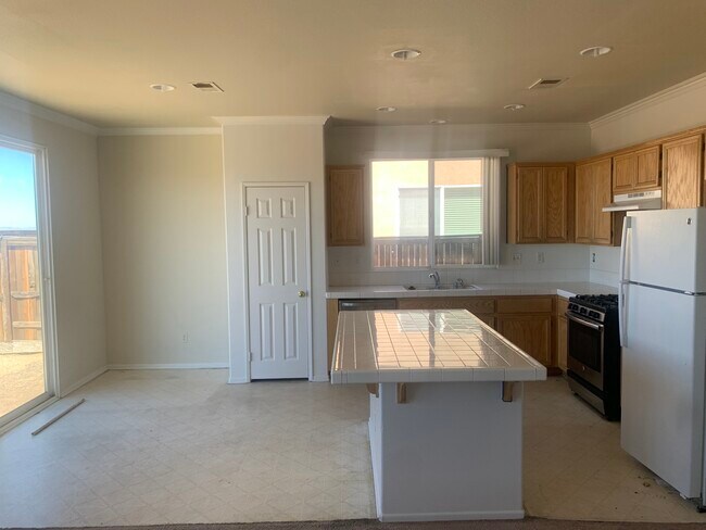 Building Photo - 13356 Maywood St