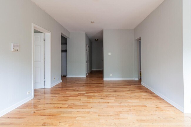 Foto del edificio - 3723 N Pine Grove Ave