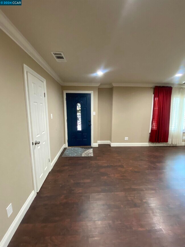 Building Photo - 6011 Brentwood Blvd