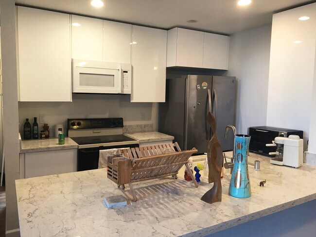 Foto del edificio - 4900 Overland Ave