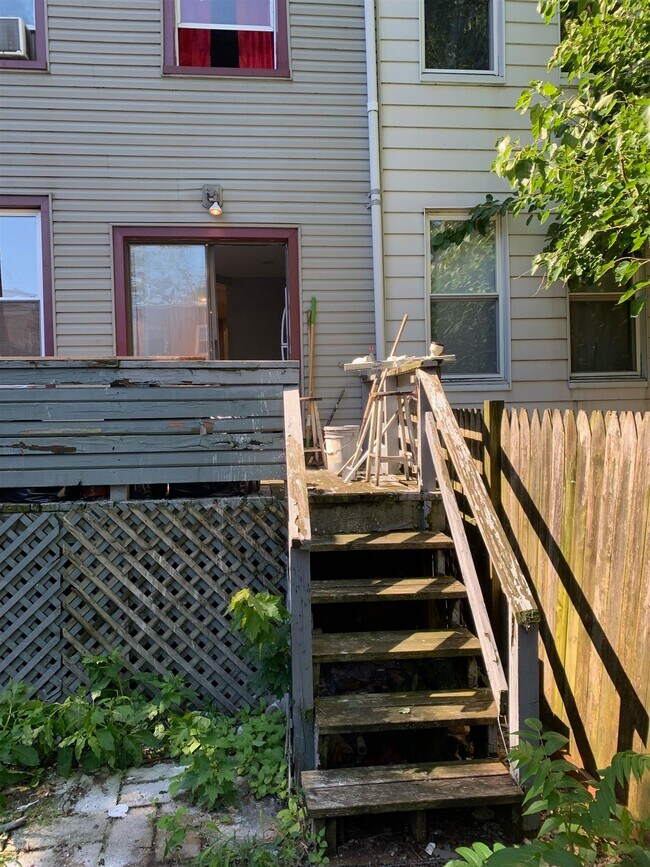Building Photo - 292 Ege Ave