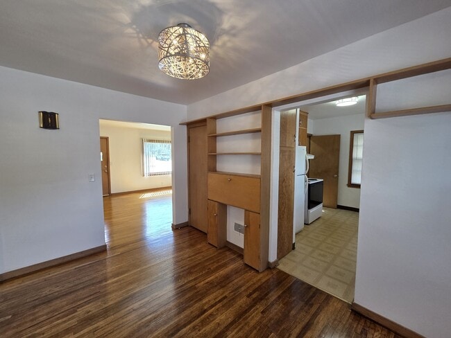 Foto del edificio - 1025 W 8th St